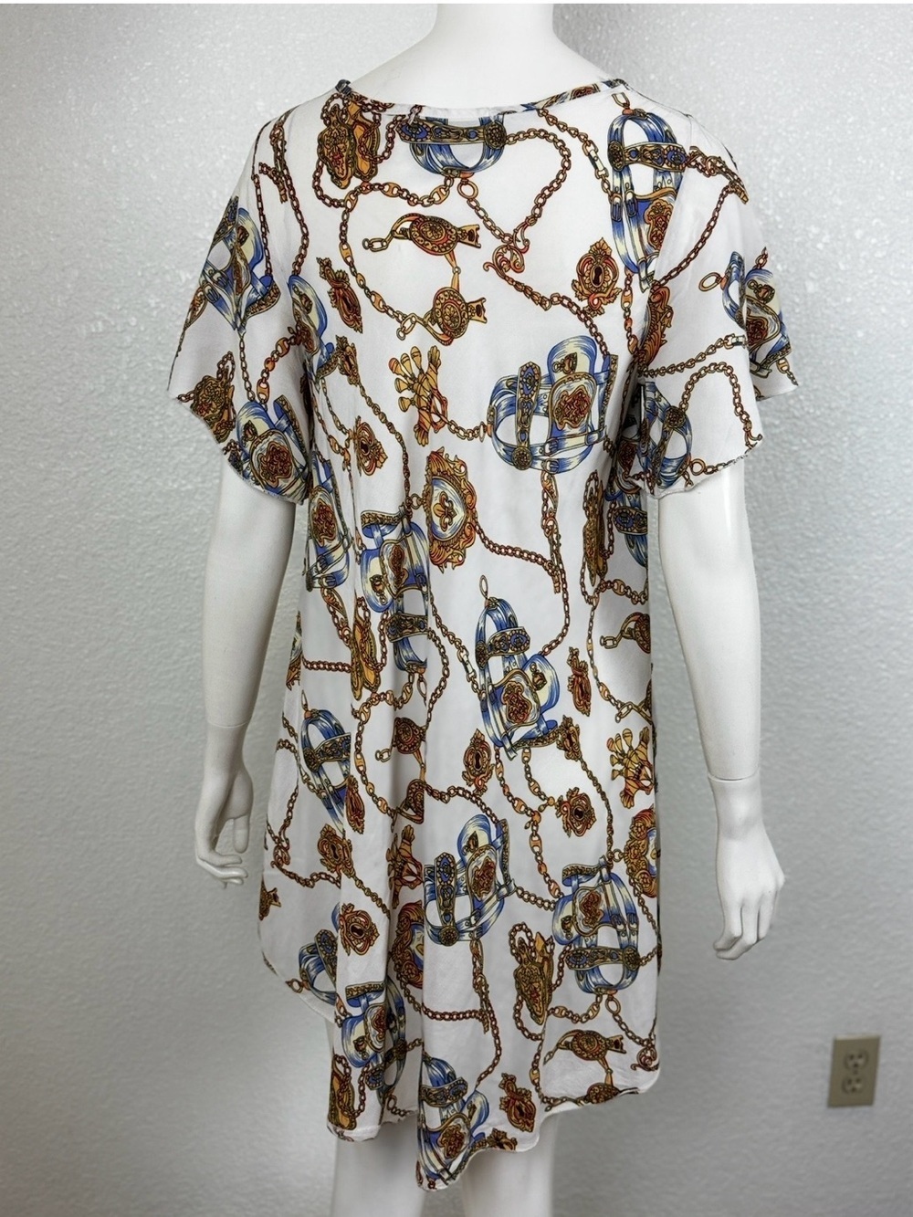 Highness White Chain & Medallion Print Tunic Blouse Size 1X